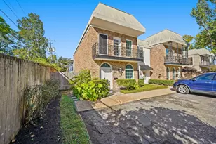 2010 Stoney Brook Dr, Houston, TX 77063 - Photo 3