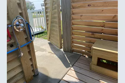 4710 Bayshore Drive, Freeport, TX 77541 - Photo 25