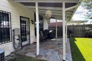 13706 Maximos Dr, Houston, TX 77083 - Photo 37