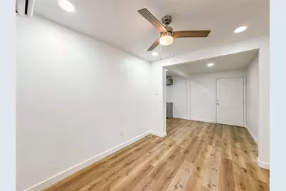 2223 N San Antonio Avenue #1B, Pearland, TX 77581 - Photo 3