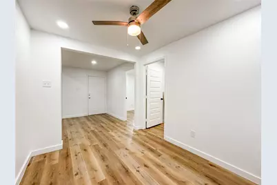 2223 N San Antonio Avenue #1B, Pearland, TX 77581 - Photo 5