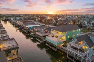 22105 Zapata Dr, Galveston, TX 77554 - Photo 1