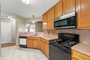 26903 Castlecliff Ln, Kingwood, TX 77339 - Photo 11