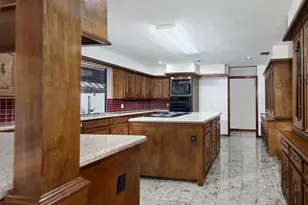 319 S Rivershire Dr, Conroe, TX 77304 - Photo 9