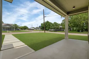 1301 Hawthorne St, Baytown, TX 77520 - Photo 3