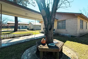 503 S Texana St, Hallettsville, TX 77964 - Photo 5