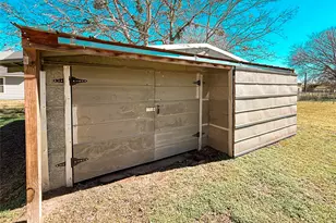 503 S Texana St, Hallettsville, TX 77964 - Photo 39