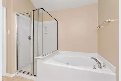 19 E Twinvale Loop, Conroe, TX 77384 - Photo 17