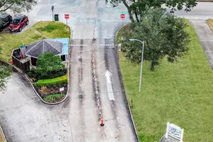 822 W Country Meadows Ln, Pearland, TX 77584 - Photo 47