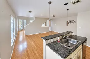 1271 W 17th St, Houston, TX 77008 - Photo 1