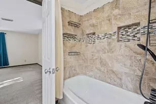 2004 Northshore Dr, Conroe, TX 77304 - Photo 11