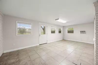 1607 Buescher Drive, Houston, TX 77043 - Photo 19