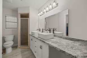 1607 Buescher Dr, Houston, TX 77043 - Photo 17
