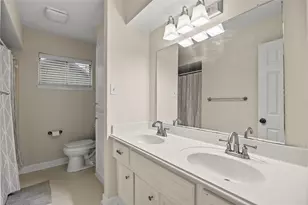 1607 Buescher Dr, Houston, TX 77043 - Photo 13