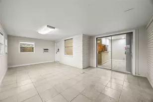 1607 Buescher Dr, Houston, TX 77043 - Photo 21