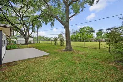 1607 Buescher Drive, Houston, TX 77043 - Photo 25