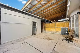 8456 Leawood Blvd, Houston, TX 77072 - Photo 19