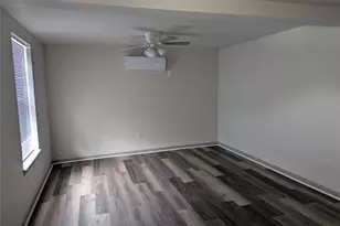 1311 1/2 21st St, Huntsville, TX 77340 - Photo 3