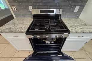 12122 E Marsham Cir, Houston, TX 77066 - Photo 5