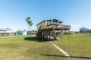 819 Seashell Dr, Surfside Beach, TX 77541 - Photo 5