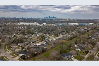 6817 Kassarine Pass, Houston, TX 77033 - Photo 13