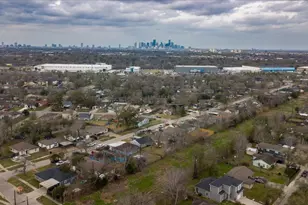 6817 Kassarine Pass, Houston, TX 77033 - Photo 13