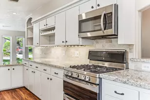 508 Williamsburg Cir, Friendswood, TX 77546 - Photo 9