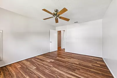 508 Williamsburg Circle, Friendswood, TX 77546 - Photo 11