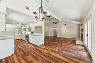 508 Williamsburg Cir, Friendswood, TX 77546 - Photo 7