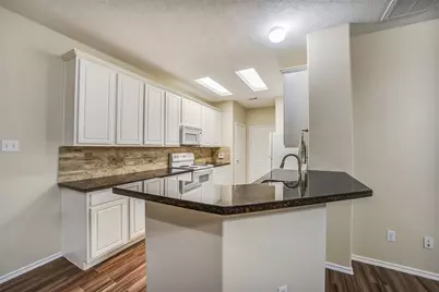 75 Summerhaze Circle, The Woodlands, TX 77382 - Photo 5