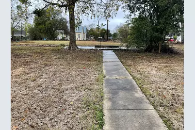 310 Stockdale Street, Cuero, TX 77954 - Photo 1