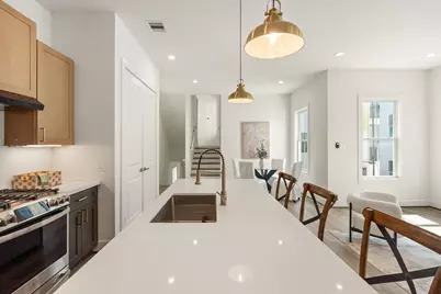 1138 W 16th Street, Houston, TX 77008 - Photo 1