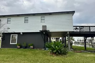 1571 Blue Water Dr, Freeport, TX 77541 - Photo 3