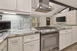 717 W 30th St, Houston, TX 77018 - Photo 15