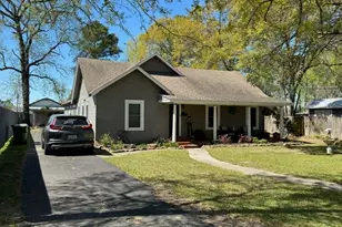 216 S William Barnett Ave, Cleveland, TX 77327 - Photo 1