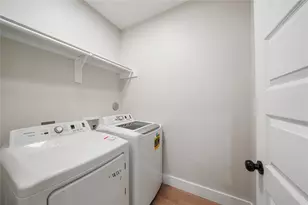 402 E 37th St, Houston, TX 77018 - Photo 7