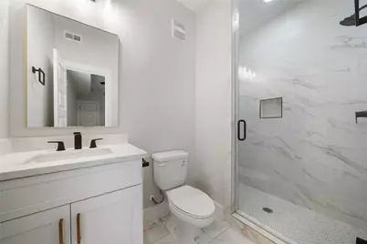 402 E 37th Street #B, Houston, TX 77018 - Photo 5