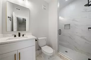 402 E 37th St, Houston, TX 77018 - Photo 5