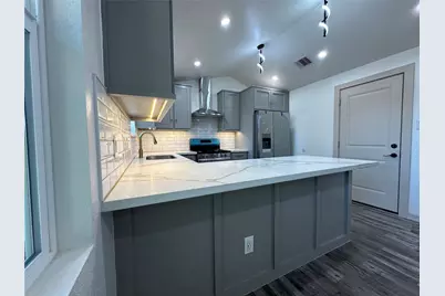 5803 E Greencraig Drive E, Houston, TX 77035 - Photo 11