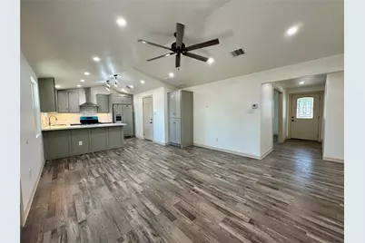 5803 E Greencraig Drive E, Houston, TX 77035 - Photo 5