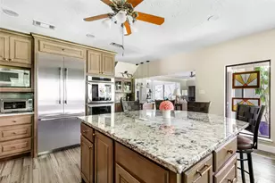 7 Summit Lake Dr, Kingwood, TX 77339 - Photo 13