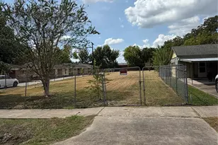 9422 Coffee St, Houston, TX 77033 - Photo 5