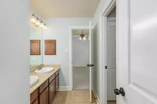 27 N Arrow Canyon Cir, The Woodlands, TX 77389 - Photo 31