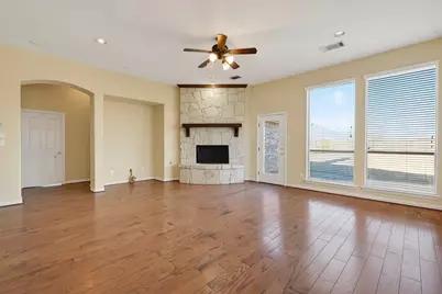 5115 Field Briar Lane, Sugar Land, TX 77479 - Photo 9