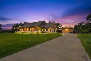 155 Horse Shoe Trail, Angleton, TX 77515 - Photo 5