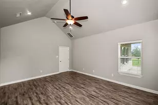 155 Horse Shoe Trail, Angleton, TX 77515 - Photo 21