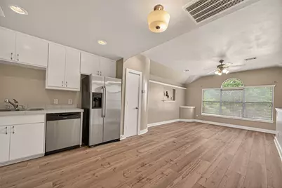 5941 South Loop E #104, Houston, TX 77033 - Photo 15