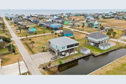 945 Gulfview Drive, Crystal Beach, TX 77650 - Photo 3