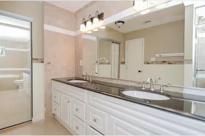 5923 Lattimer Drive, Houston, TX 77035 - Photo 9