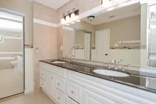 5923 Lattimer Dr, Houston, TX 77035 - Photo 9